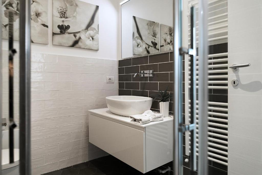 a bathroom with a sink and a toilet in it at NELL'A COMO in Griante Cadenabbia