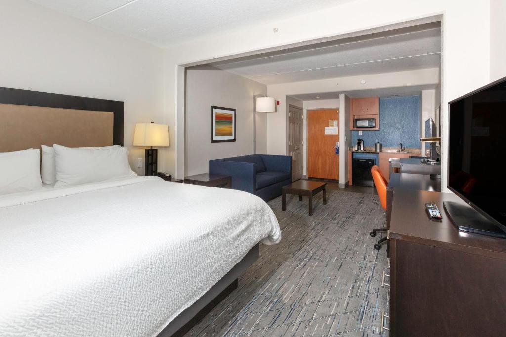 Holiday Inn Express Hotel & Suites Jacksonville Airport by IHG - Suite King Con Sofá Cama