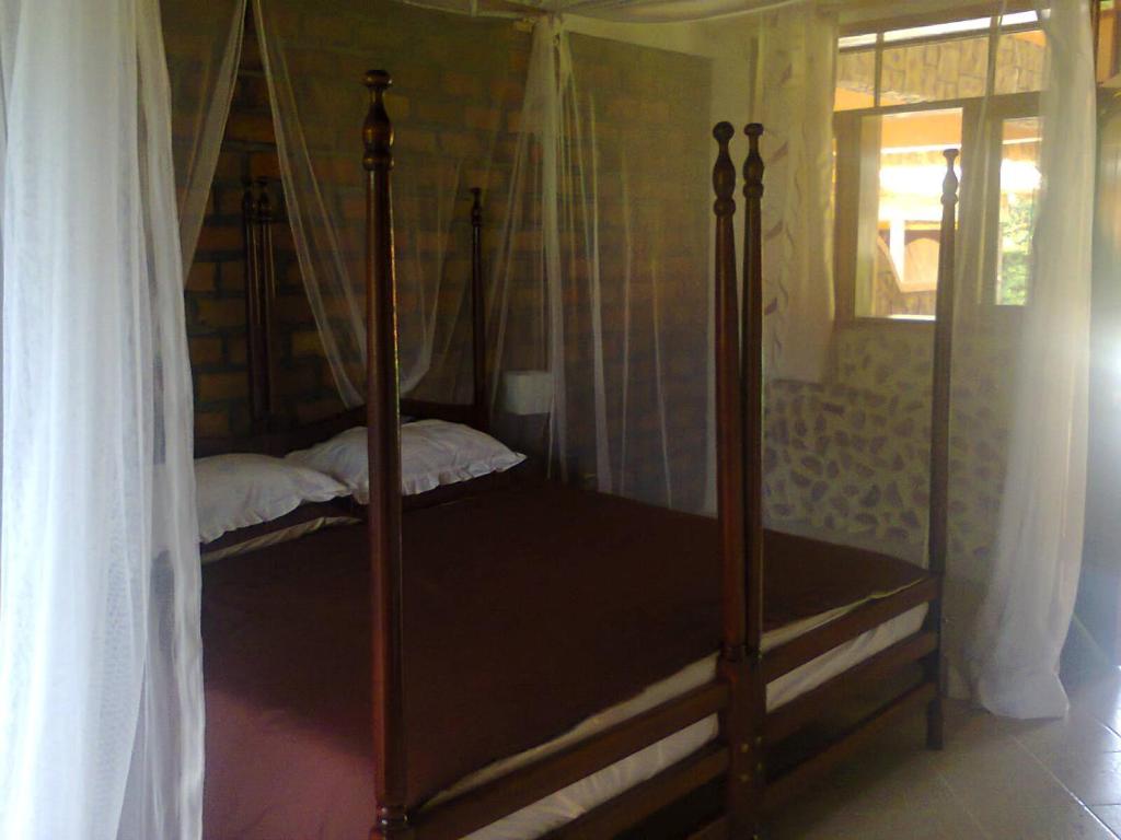 Secrets Guest House tesisinde bir odada yatak veya yataklar