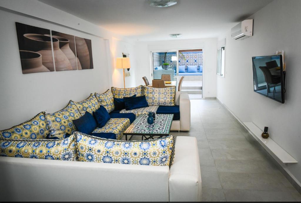 Posezení v ubytování Le patio de CaboNegro - 250m de la plage - 6 couchages