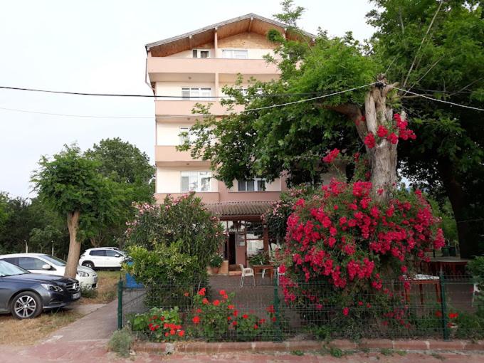 a building with flowers in front of a building at PINAR OTEL in Amasra