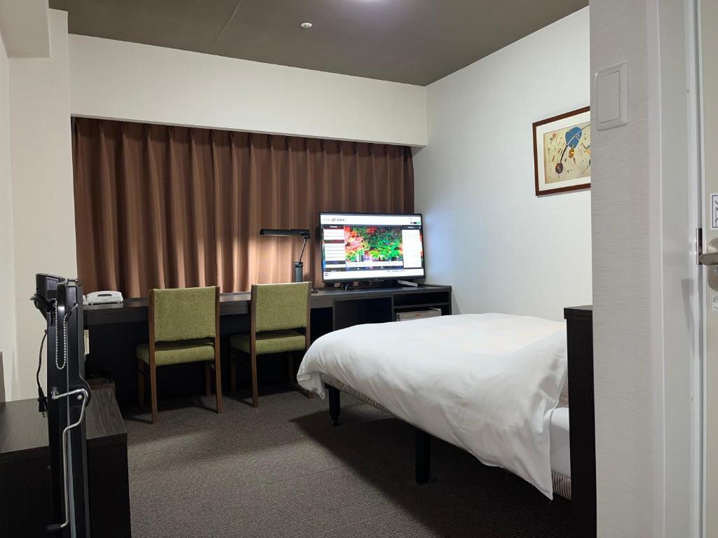 TV a/nebo společenská místnost v ubytování Hotel Alpha-One Himeji Minamiguchi