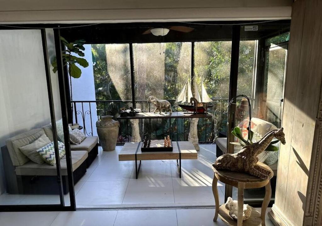 Μπαλκόνι ή βεράντα στο Naples Luxury Condo, Pool, Tennis, Minutes from the Beach