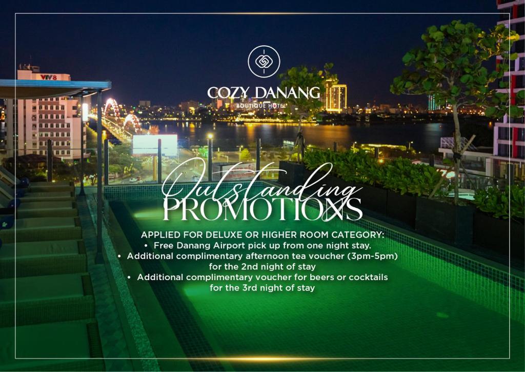 een flyer voor een hotel en mijn foto's 's nachts bij Cozy Danang Boutique Hotel in Da Nang