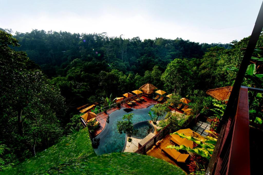 Bazén v ubytování Nandini Jungle by Hanging Gardens nebo v jeho okolí