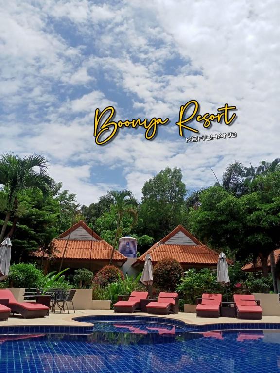 Bazén v ubytování Boonya Resort Koh Chang nebo v jeho okolí