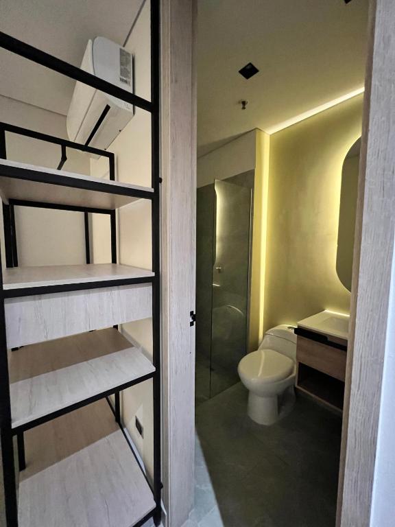 Un baño de Sonata 44 Hotel Laureles