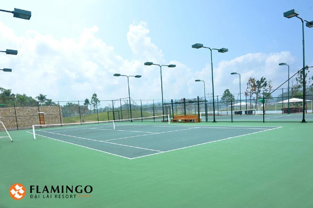 Tenis a/nebo squash v ubytování Villa C15 Tự Doanh tại Flamigo Dai Lai Resort nebo okolí