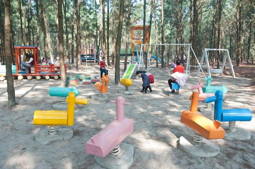 Herní místnost nebo prostor pro děti v ubytování Villa C15 Tự Doanh tại Flamigo Dai Lai Resort