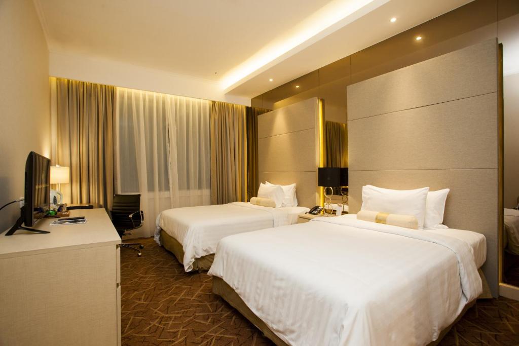 TV a/nebo společenská místnost v ubytování Menara Peninsula Hotel