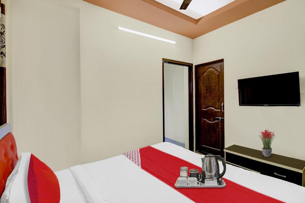 Postel nebo postele na pokoji v ubytování Hotel O Ap Royal Rooms