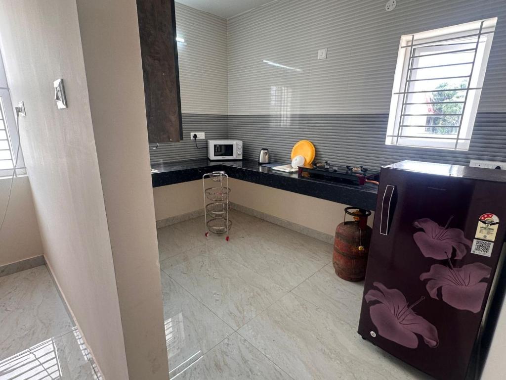 Kuchyň nebo kuchyňský kout v ubytování AAFIYA LAKEVIEW APARTMENTS