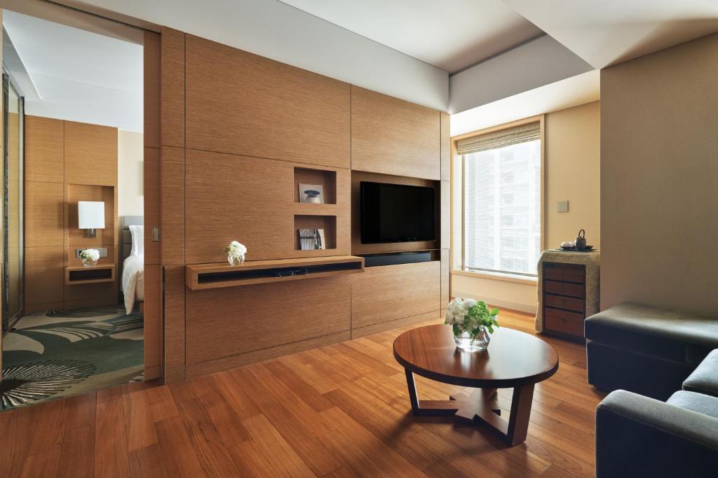 TV a/nebo společenská místnost v ubytování InterContinental Hotel Osaka by IHG