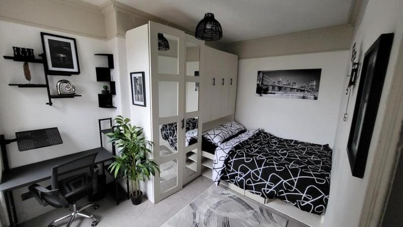 a bedroom with a bed and a desk in it at Luxury House Room to Rent in a 4-Bed House with Parking Short Lets  in Liverpool
