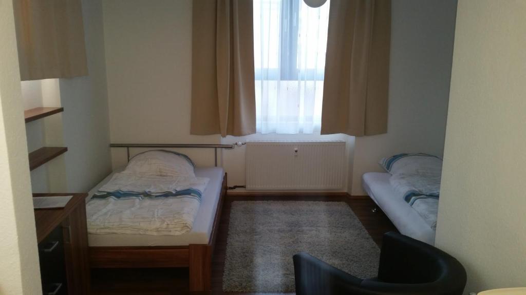 Postel nebo postele na pokoji v ubytování Ferienwohnung Fiwa FeWo-1 und FeWo-2