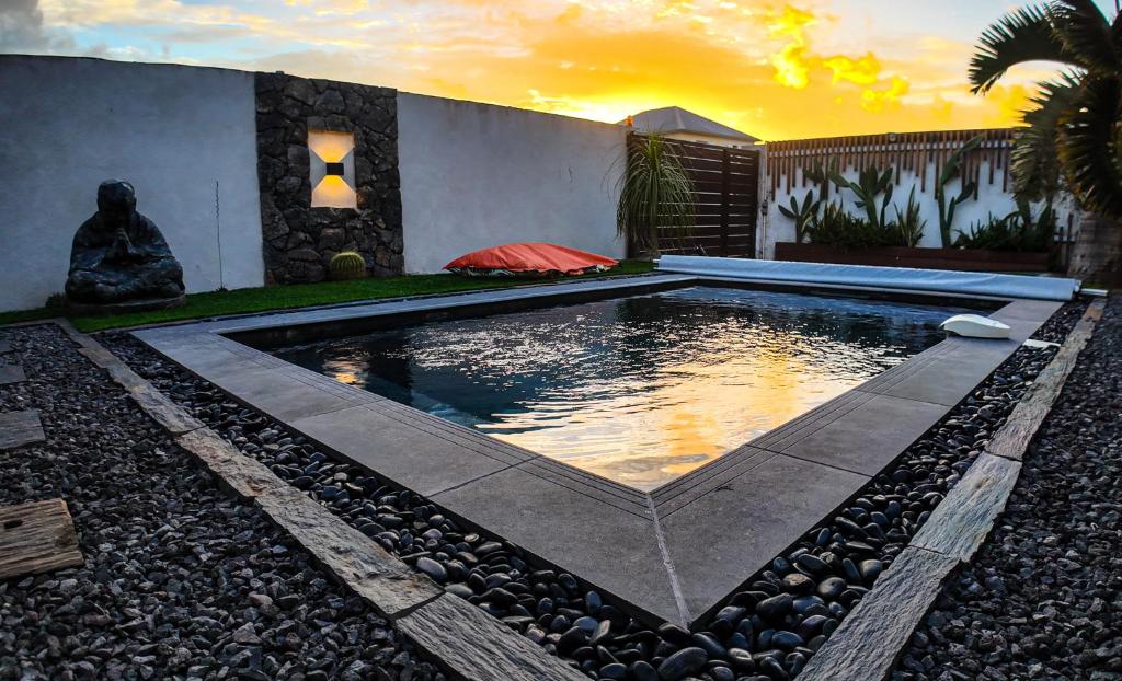 a swimming pool in the middle of a yard at Villa Osao Panahy in Le Patelin