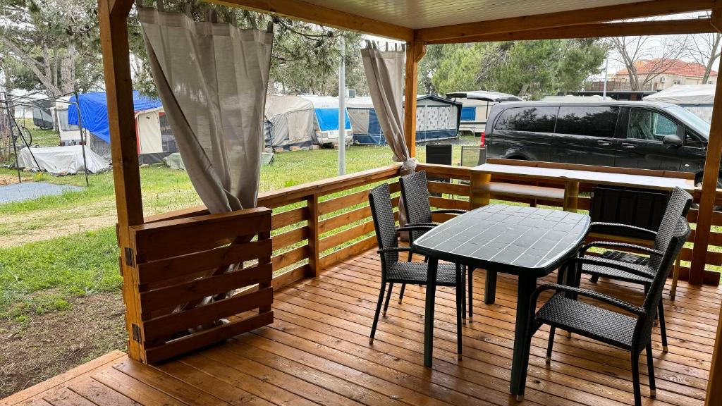 Fotografie z fotogalerie ubytování Adria Caravan (with air conditioner) v destinaci Privlaka