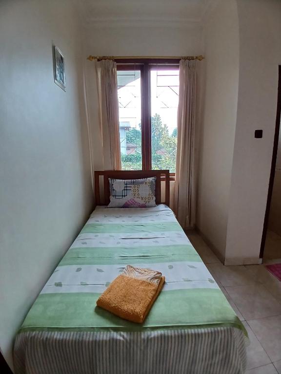 Postel nebo postele na pokoji v ubytování Hotel MBC Ruteng