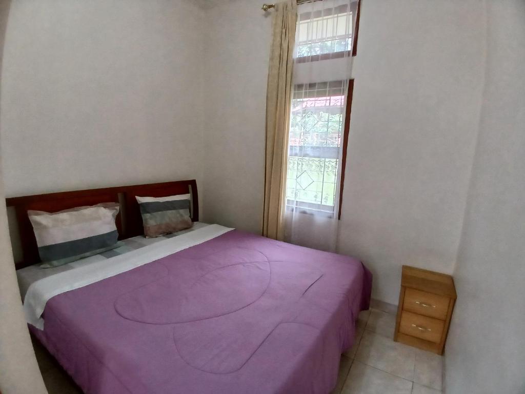 Postel nebo postele na pokoji v ubytování Hotel MBC Ruteng