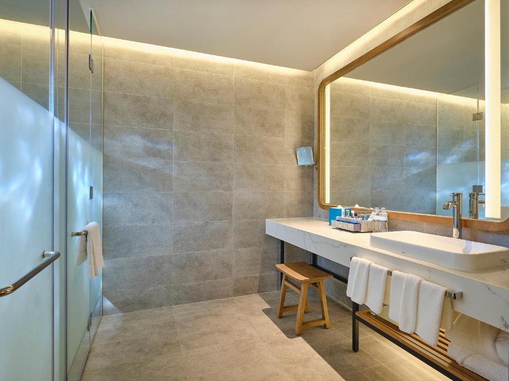 Phòng Superior Có Giường Cỡ King Sườn Đồi - Bên Kia Đường