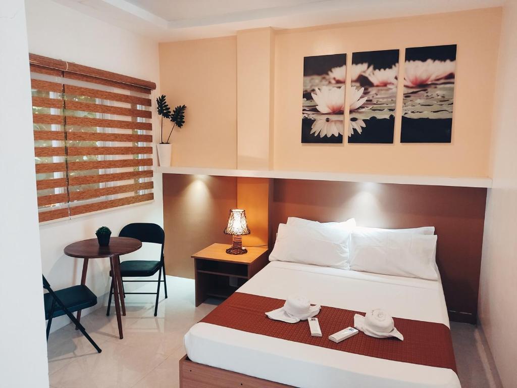Postel nebo postele na pokoji v ubytování Aurelle Inn