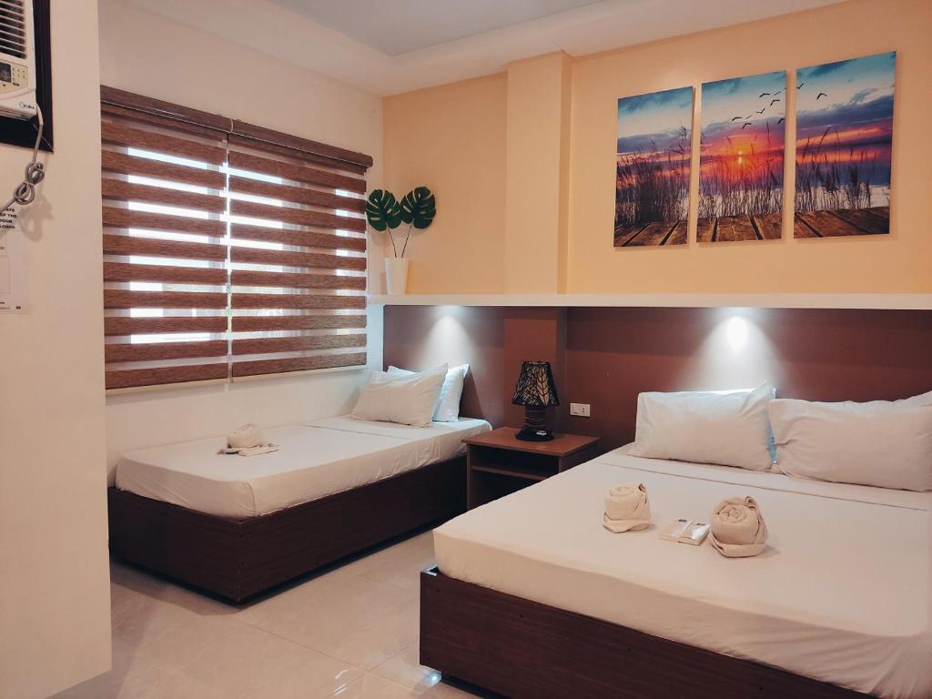 Postel nebo postele na pokoji v ubytování Aurelle Inn