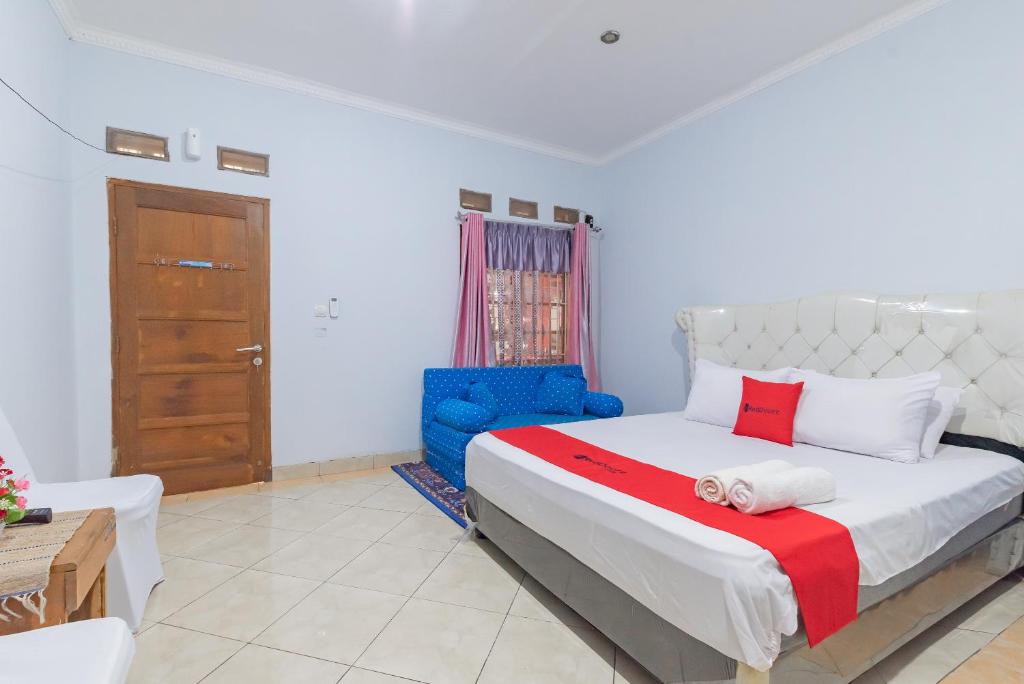 RedDoorz Syariah near Alun Alun Sumedang - Chambre Double De Luxe