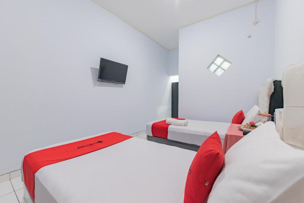 RedDoorz Syariah near Alun Alun Sumedang - Chambre Jumelle De Luxe