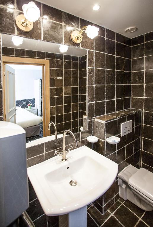 Koupelna v ubytování Thermae Boetfort Hotel