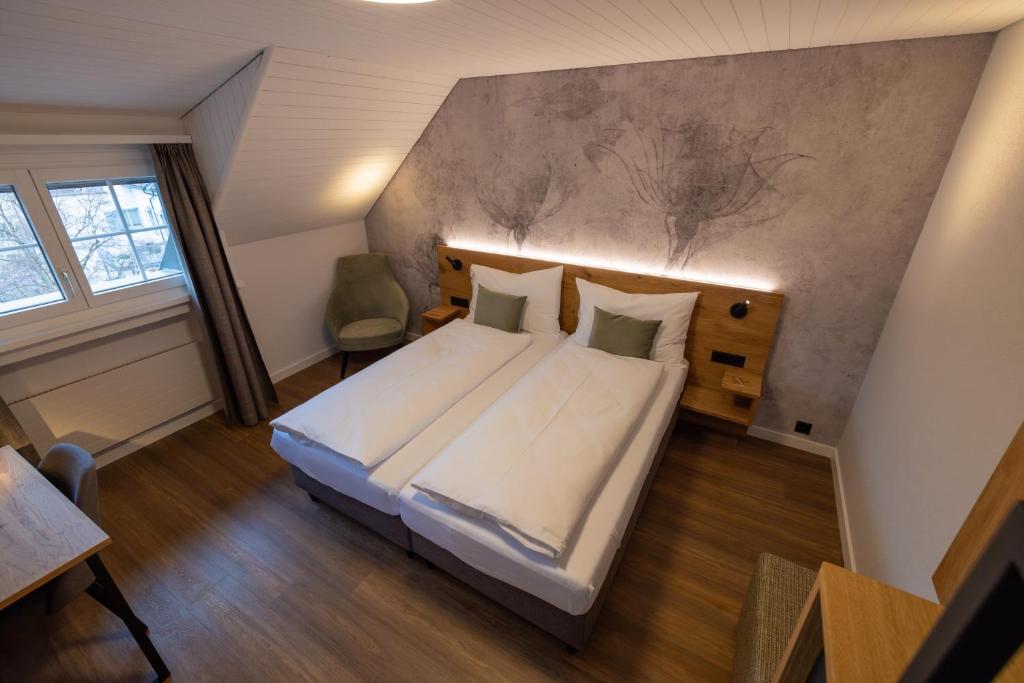 Postel nebo postele na pokoji v ubytování Hotel Adler