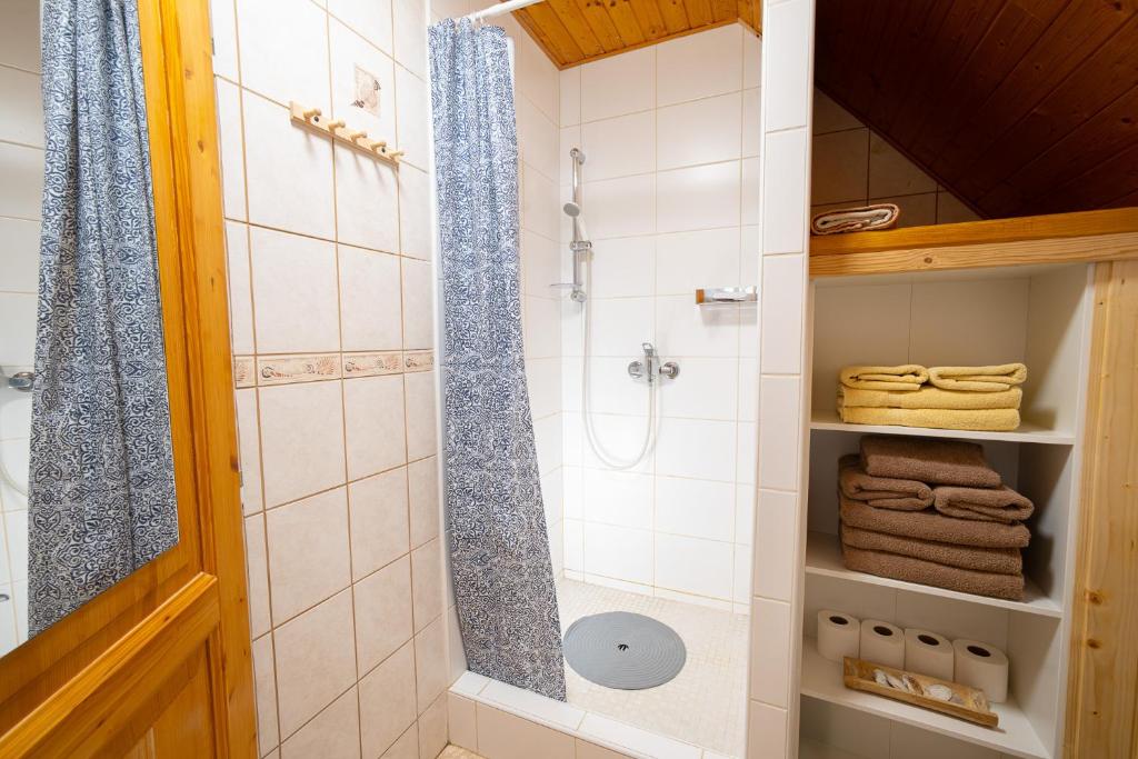 Koupelna v ubytování SKLÍPEK POD STOLOVOU HOROU