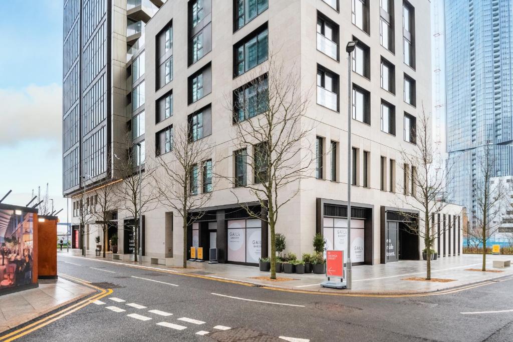 Elegant and Modern Apartments in Canary Wharf right next to Thames - Apartment With Balcony