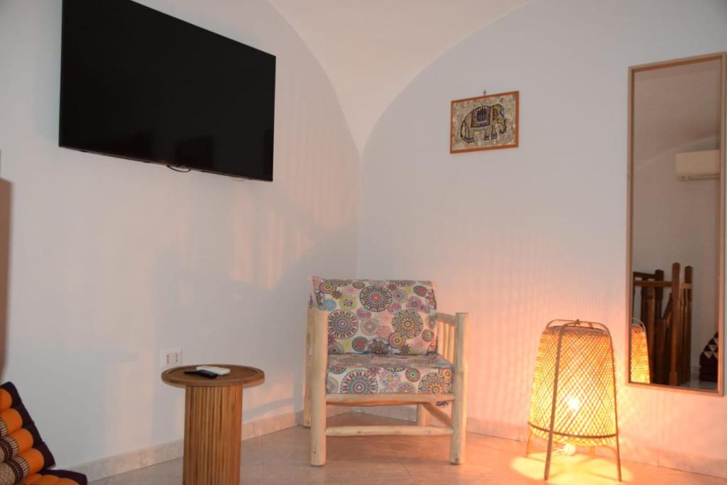 A television and/or entertainment centre at Civico 30