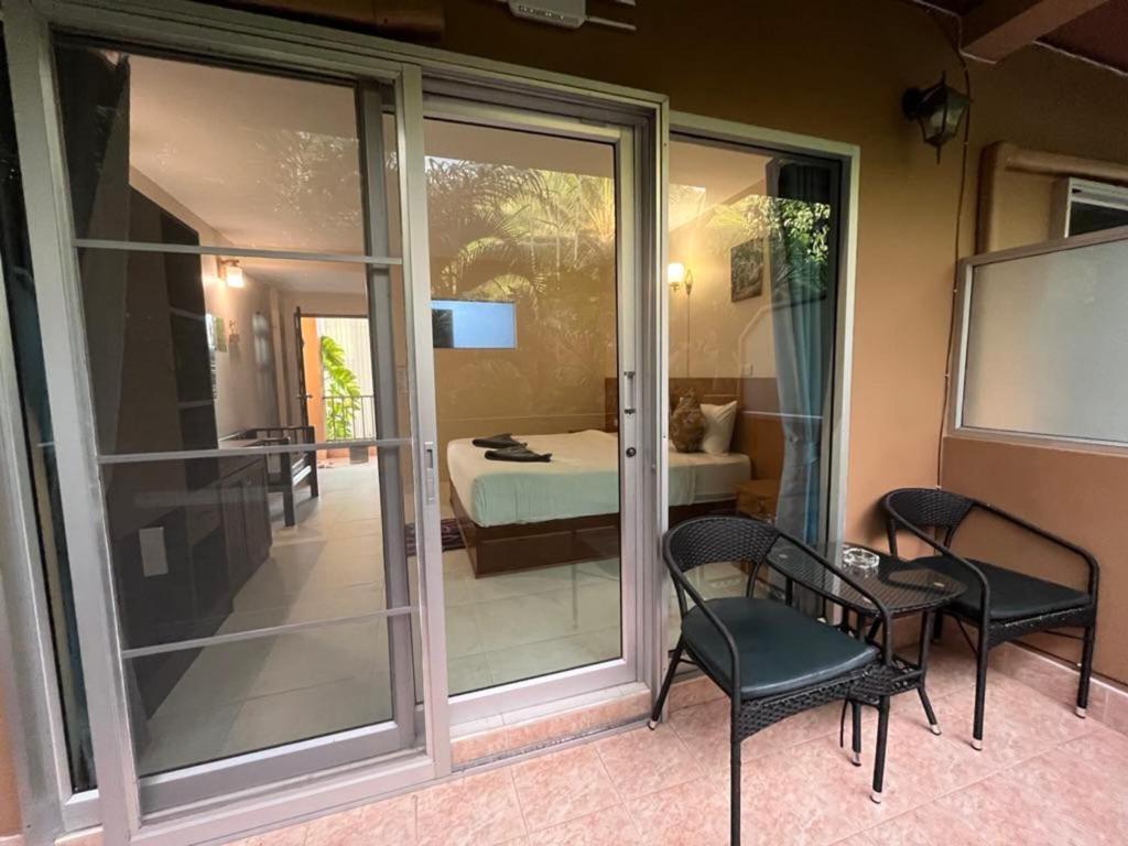 Postel nebo postele na pokoji v ubytování Srichada Hotel Khaolak - SHA Extra Plus
