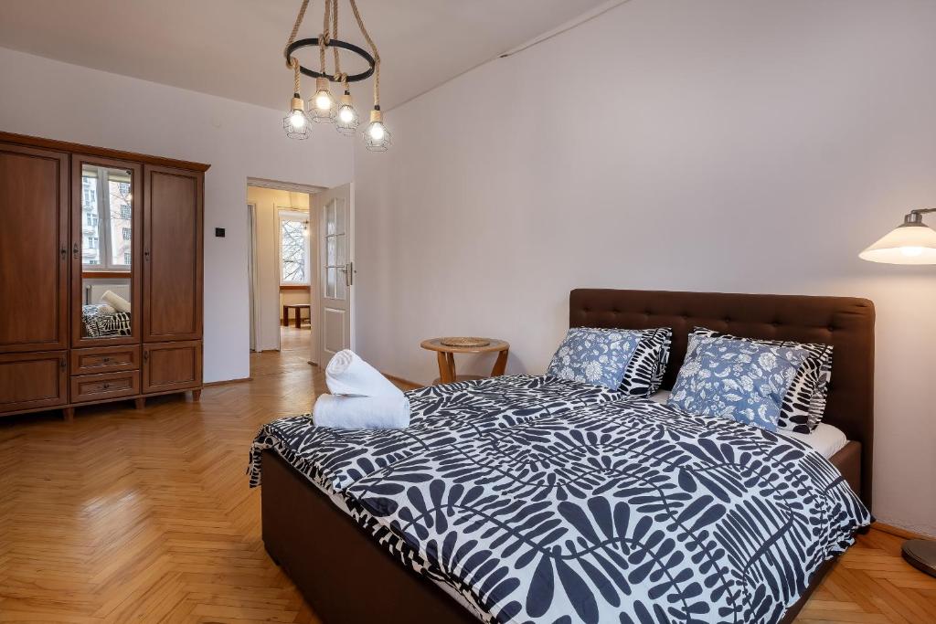 Giường trong phòng chung tại 22 Gdynia Centrum - Apartament Mieszkanie dla 4 osób