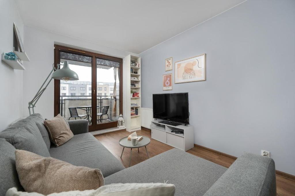 Ruang duduk di Modern Apartment with Balcony in Wrocław by Renters