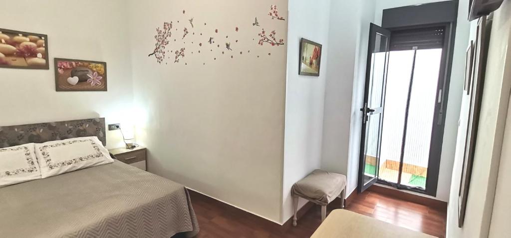 Postel nebo postele na pokoji v ubytování Delux Center Punta Umbría