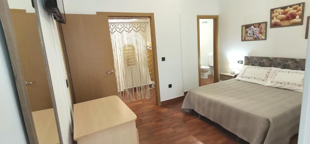 Postel nebo postele na pokoji v ubytování Delux Center Punta Umbría