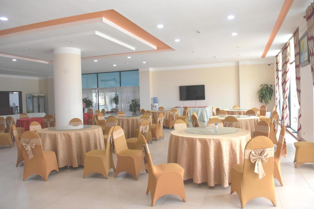 TV a/nebo společenská místnost v ubytování Coecco Xieng Khouang Hotel