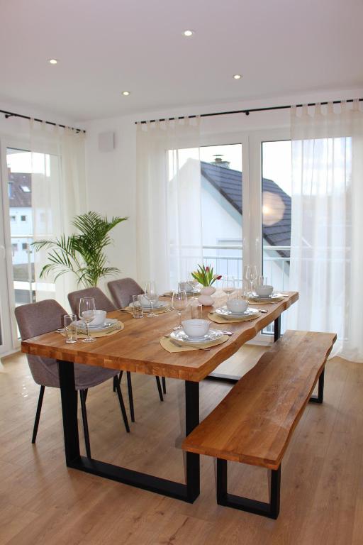 Fotografie z fotogalerie ubytování Apartment mit voll ausgestatetter Küche, Badewanne, Balkon, Parkplatz vor dem Haus, ruhig gelegen, ADA4 v destinaci Kulmbach