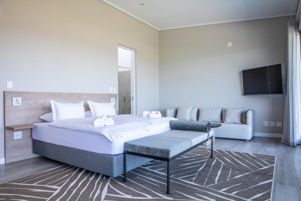 Hilltop Bayview Luxury Apartments - Image 21