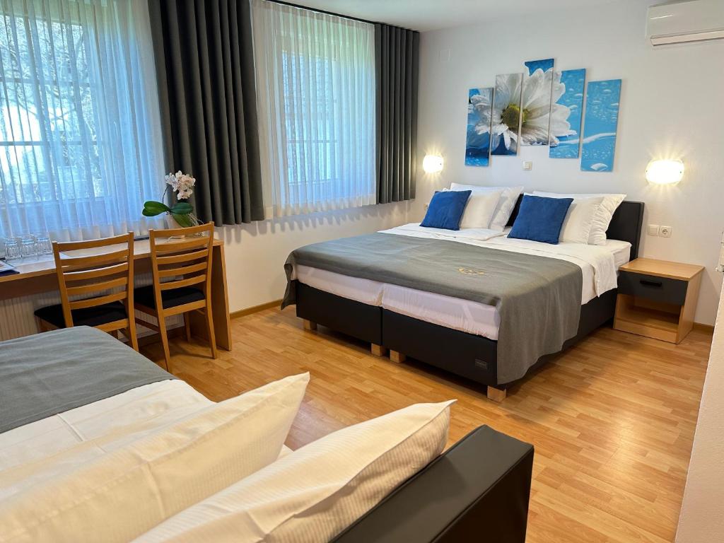 Giường trong phòng chung tại Boutique Hotel Loka