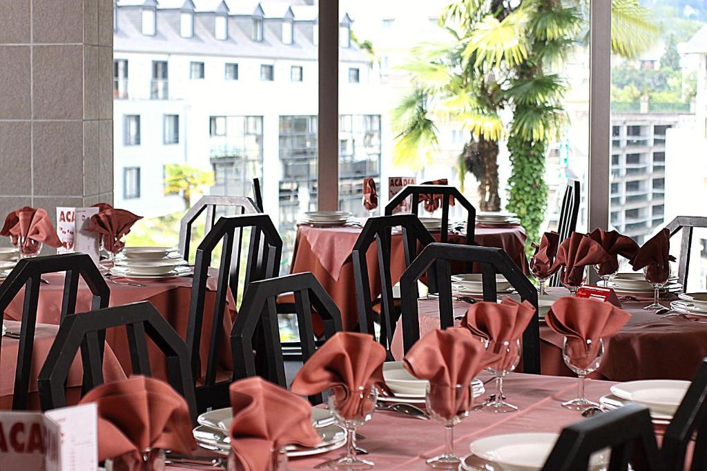 Restaurace v ubytování Hôtel Acadia