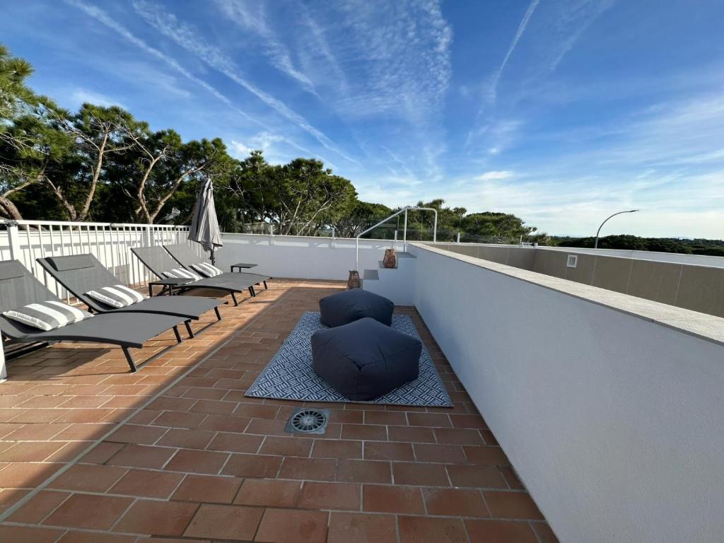 Balkón nebo terasa v ubytování VILLA SARAH Barrosa Playa