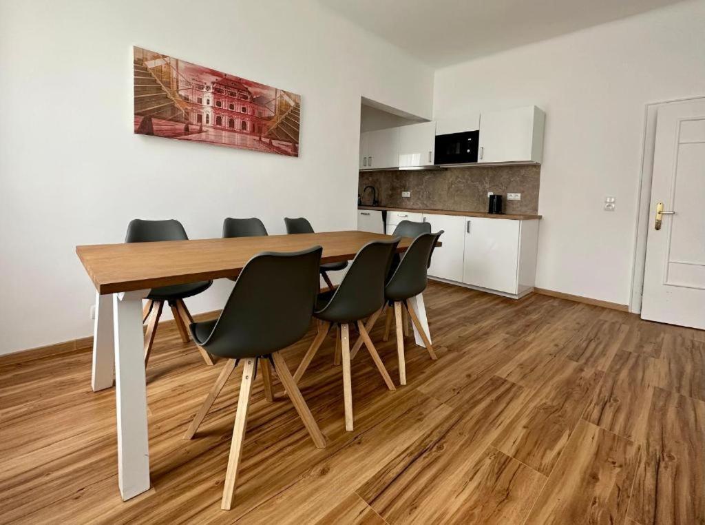 Kuchyň nebo kuchyňský kout v ubytování Hotel Klimt
