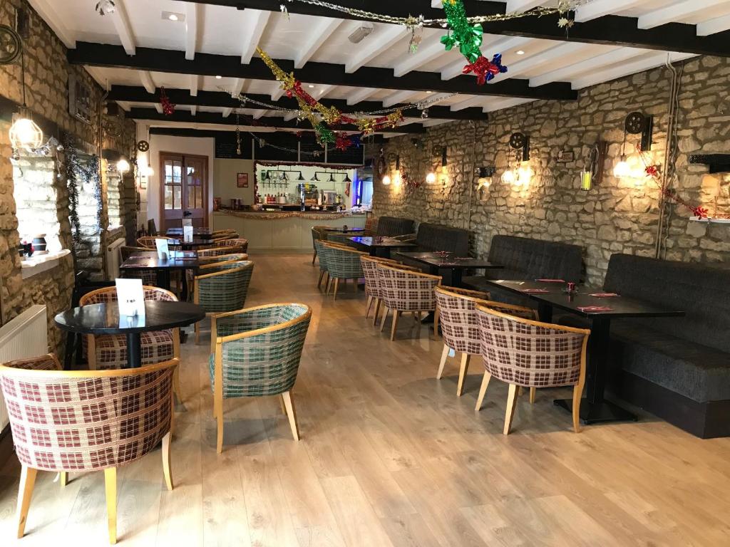 Ein Sitzbereich in der Unterkunft Cotswold Merrymouth Inn