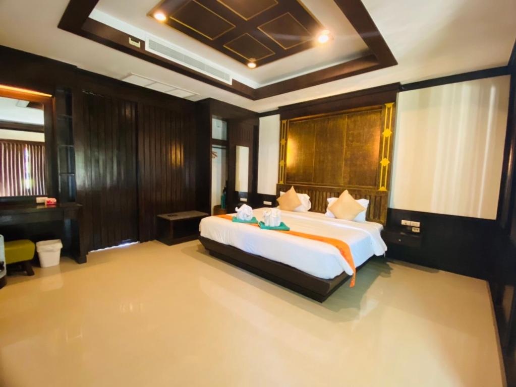 Beach Bungalow at Lanta Resort - Villa - Strandfront