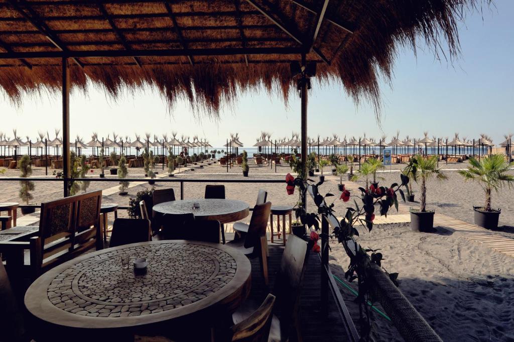 Restaurace v ubytování Velipoja Grand Europa Resort, Affiliated by Melia