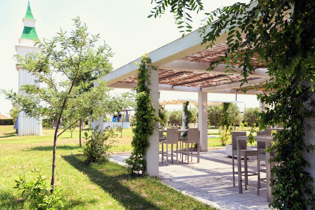 Zahrada ubytování Velipoja Grand Europa Resort, Affiliated by Melia
