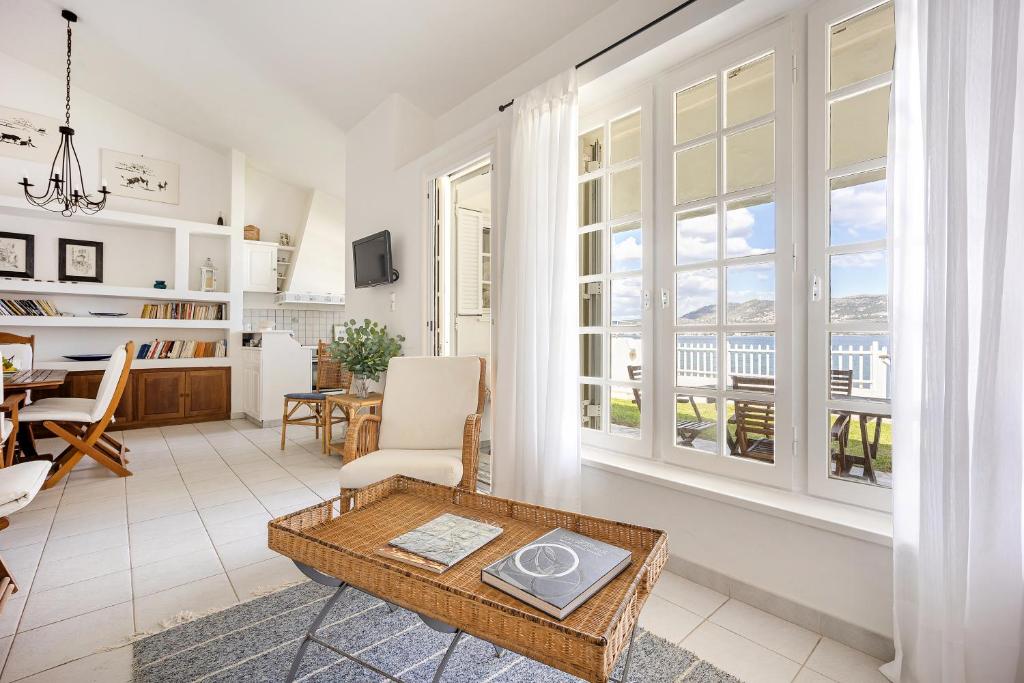 a living room with a table and a dining room at Porto Lina by GK Properties in Porto Rafti